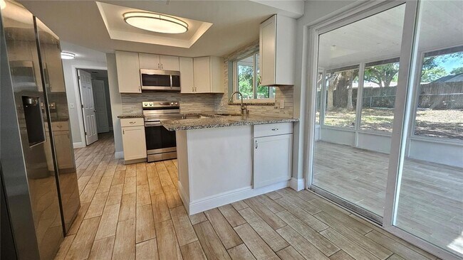 Building Photo - 6412 Pawling Ave