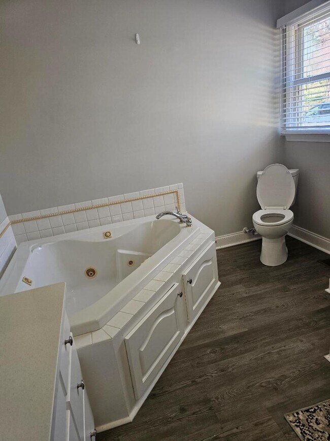 Building Photo - 134 Rolling Dr