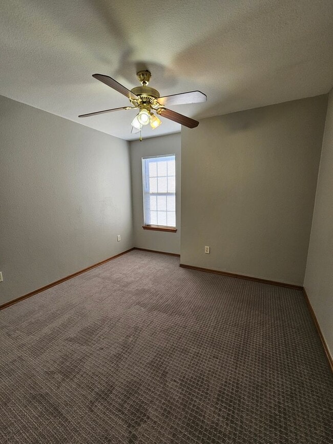 Building Photo - (3) Bed/(2) Bath in Moore Avail NOW!