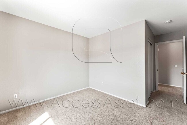 Building Photo - Large 4 Bed/3 Bath Home with an Incredible View!