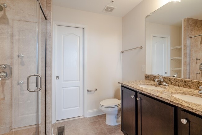 Building Photo - 132 N Duncan St