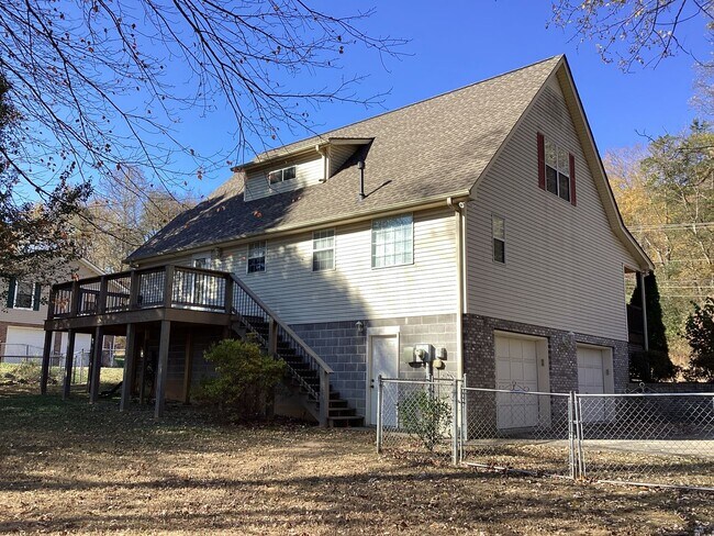Building Photo - Great Family Home