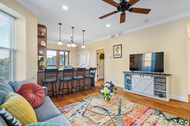 Building Photo - 2117 W Irving Park Rd