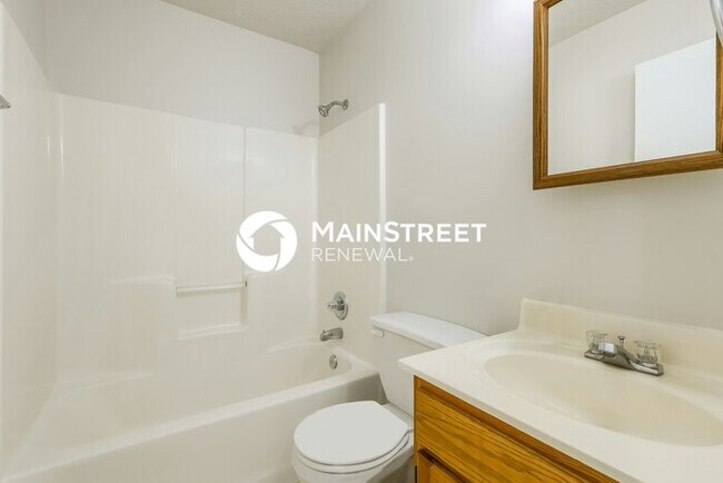 Building Photo - 3 Bedroom Pet-Friendly Home in Louisville, KY with Main Street Renewal