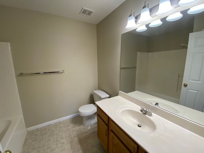 Building Photo - 3BR/2BA with neighborhood pool included!