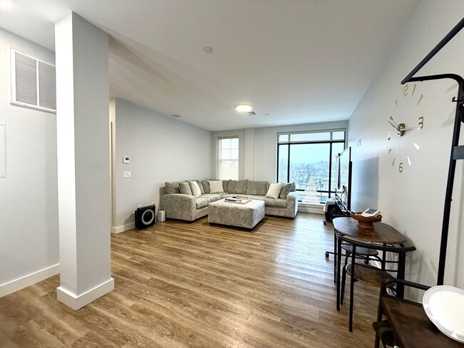 Building Photo - 21 Summer St