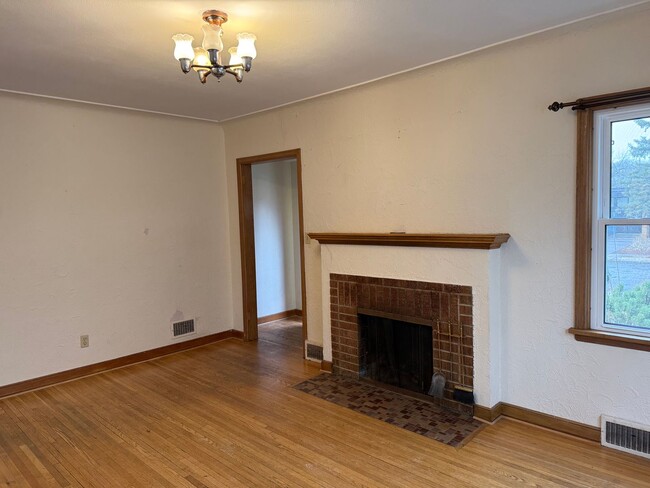 Building Photo - The Cutest 3-Bedroom Tudor - One Block From Como Golf Course