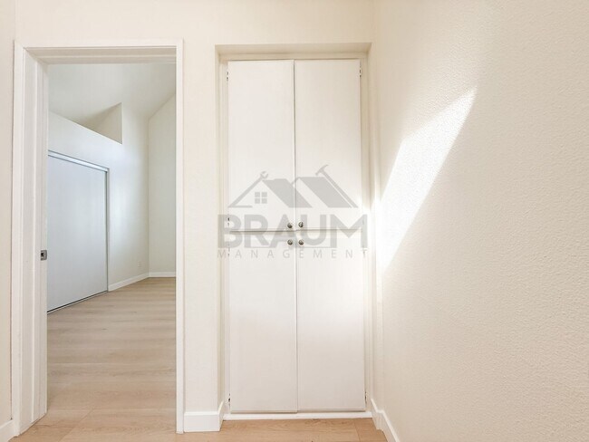 Building Photo - 14257 Friar St