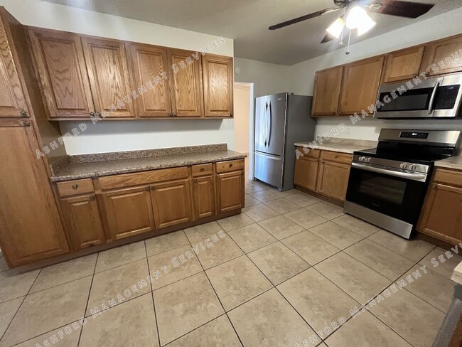 Building Photo - BEAUTIFUL 3 BEDROOM 2 BATHROOM HOME IN NORTH PHOENIX