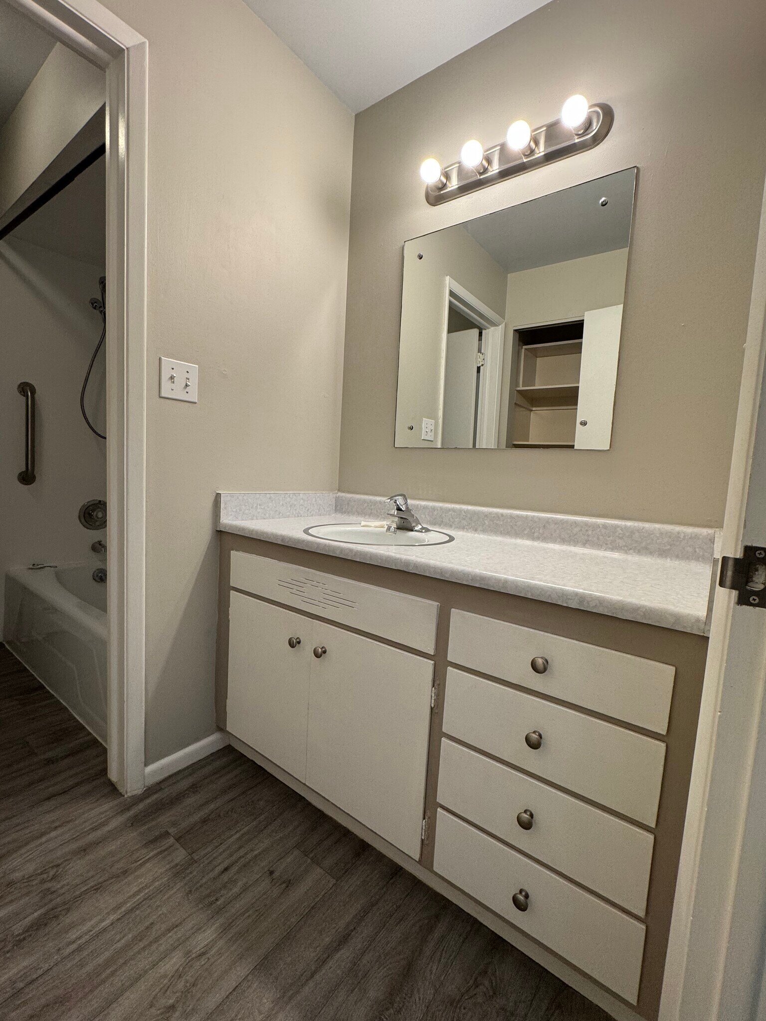 Bathroom - 2921 E 32nd Ave