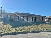 Building Photo - 3647 Hillbrook Rd