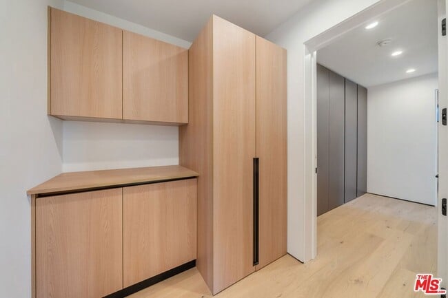 Building Photo - 8800 Hollywood Blvd