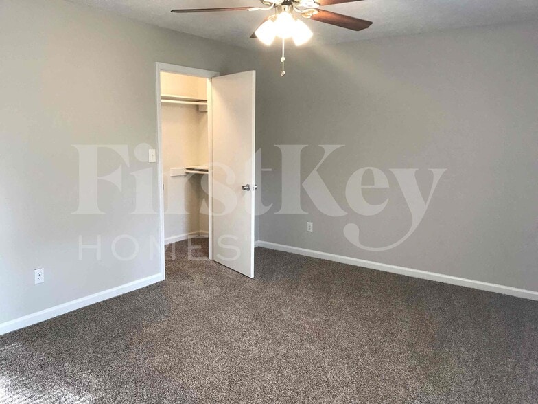 Building Photo - 1006 Hicksmil Ct SW