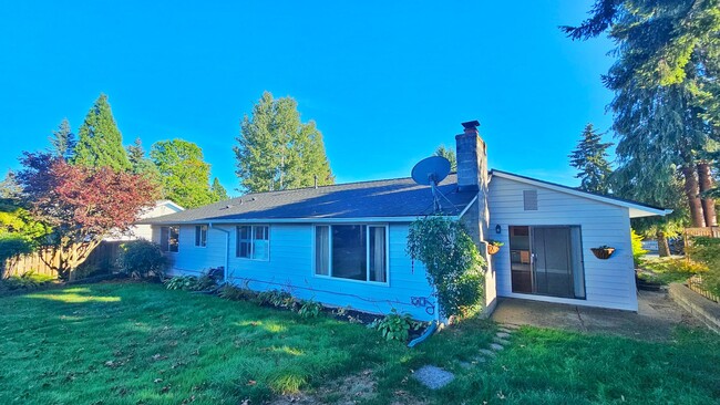 Building Photo - Charming 4 Bed 2 Bath Rambler with Office/...