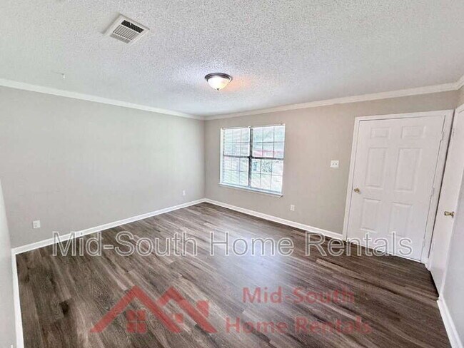 Building Photo - 2587 Wellons Ave