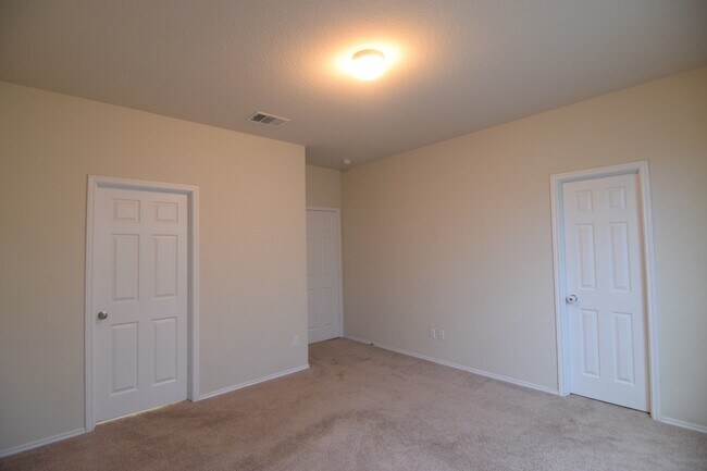 Building Photo - 3402 Claymore St