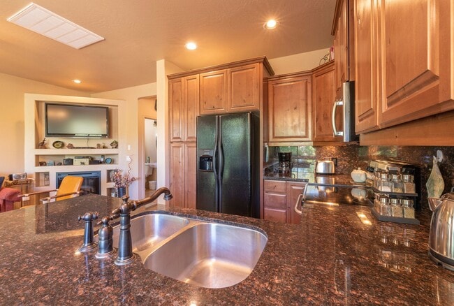 Building Photo - Unfurnished, 1-Year Long-Term Rental