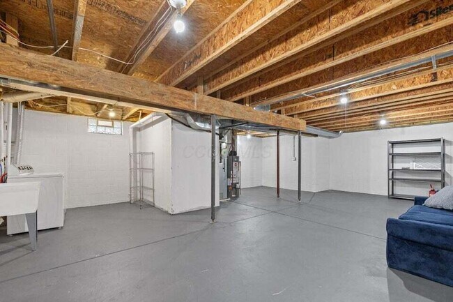 Building Photo - 484 Linwood Ave