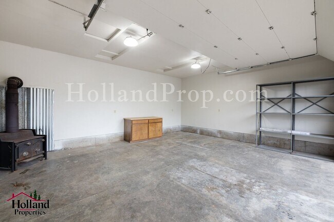 Building Photo - Fully Renovated 4-Bedroom Home with Shop, RV Parking & Expansive Yard – Oregon City