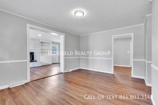 Building Photo - 107 111 River Rd Cir
