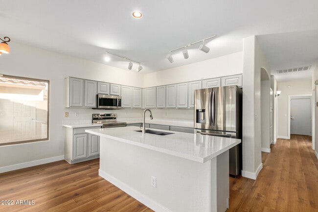 Building Photo - 13232 W Edgemont Ave