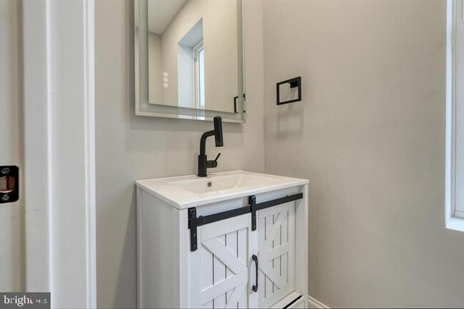 Building Photo - 160 East St