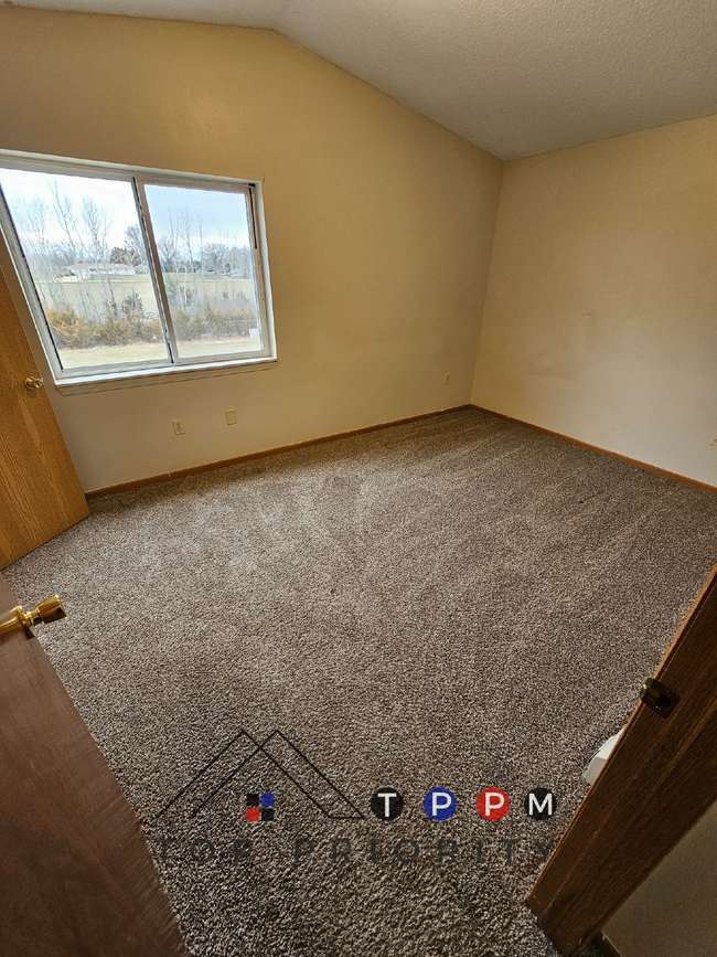 Building Photo - ** WINTER MOVE IN SPECIAL ** 2 Bedroom | 1...