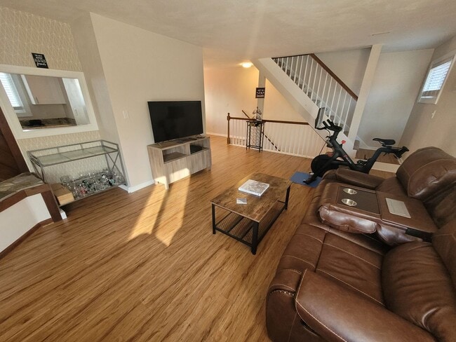 Building Photo - 2 Bedroom, 2.5 Bath Condo with with Ocean ...
