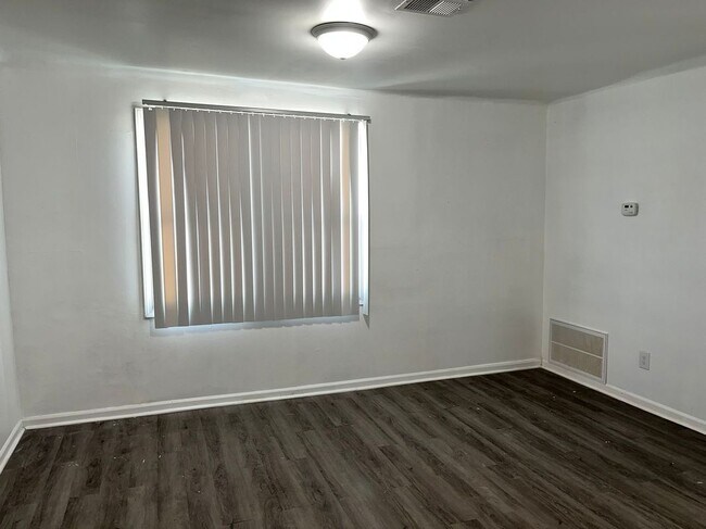 Building Photo - 15863 Kentucky St