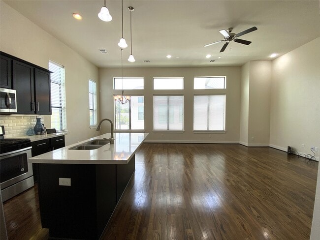 Building Photo - 74 N Hutcheson St