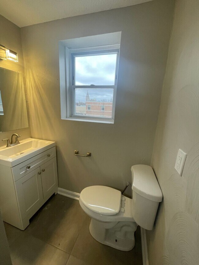 Building Photo - 230 S Negley Ave