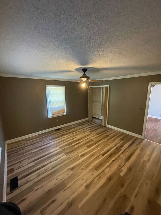 Building Photo - 961 Iron Bridge Rd