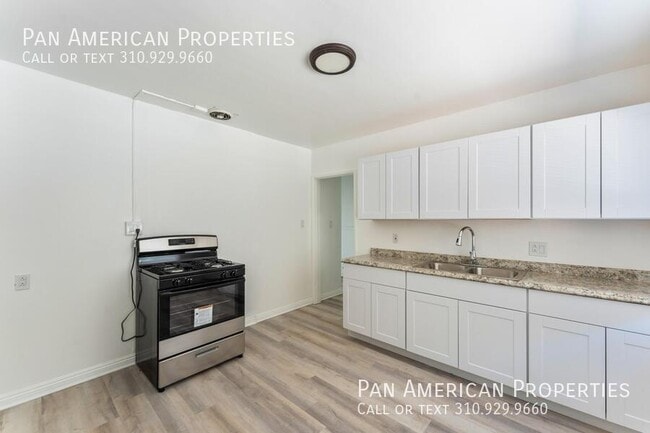 Building Photo - 546 W D St