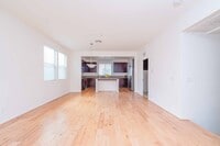 Building Photo - 4 Bedroom & 2 Bathroom