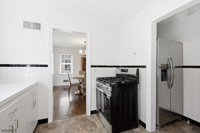 Building Photo - 20 Wilber Terrace