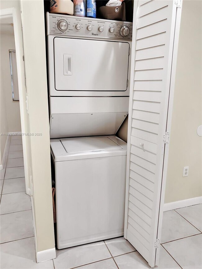 Building Photo - 15701 SW 137th Ave