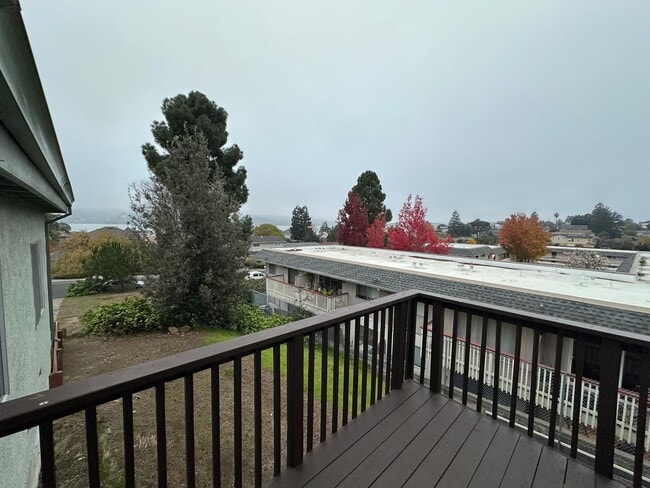 Building Photo - Lease break: Single Story Duplex