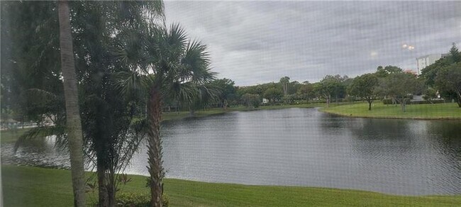 Building Photo - 2108 S Cypress Bend Dr