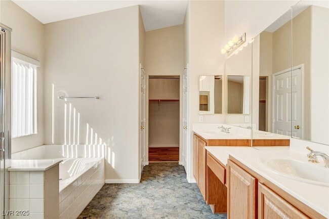 Building Photo - 8325 Jo Marcy Dr