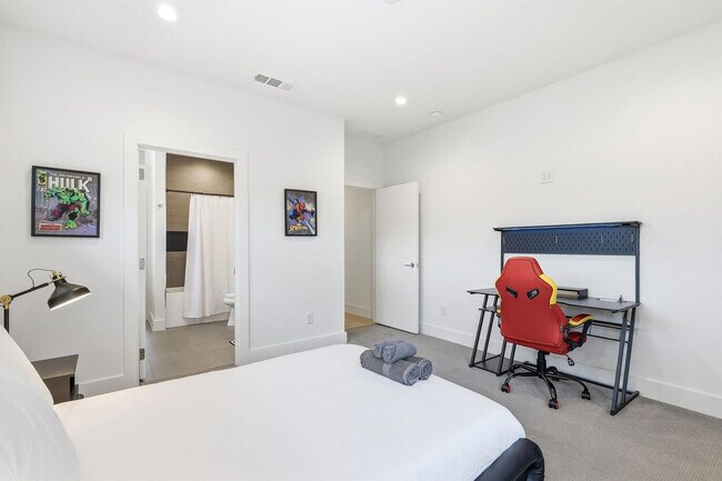 Building Photo - 3714 Highgrove Dr