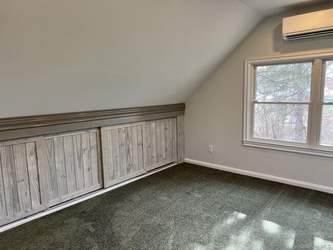 Building Photo - 24 Lindner Pl