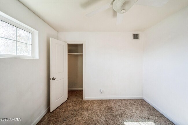 Building Photo - 2320 W Whitton Ave