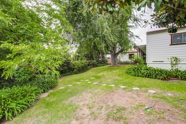 Building Photo - Charming Fully Remodeled 3-Bedroom Home in...