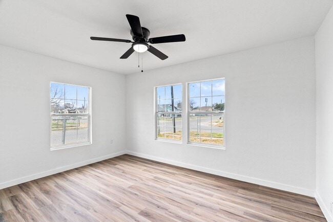 Building Photo - REMODELED 3 BEDROOM ON A CORNER LOT