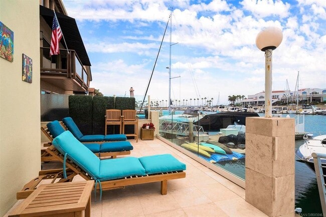 Building Photo - Large Custom Home on the Bay with Boat Dock