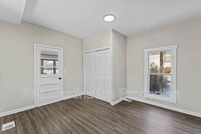 Building Photo - 811 N 10th St