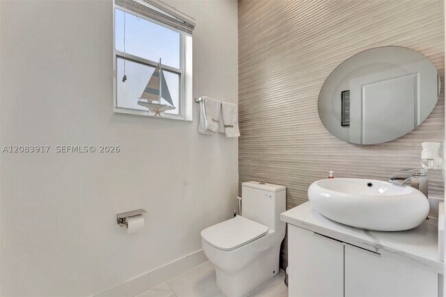 Building Photo - 2102 SW 176th Ave