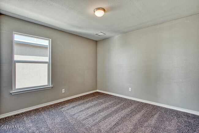 Building Photo - 14945 Tierra Haven Ave