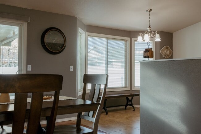 Building Photo - 509 Chelan Ave