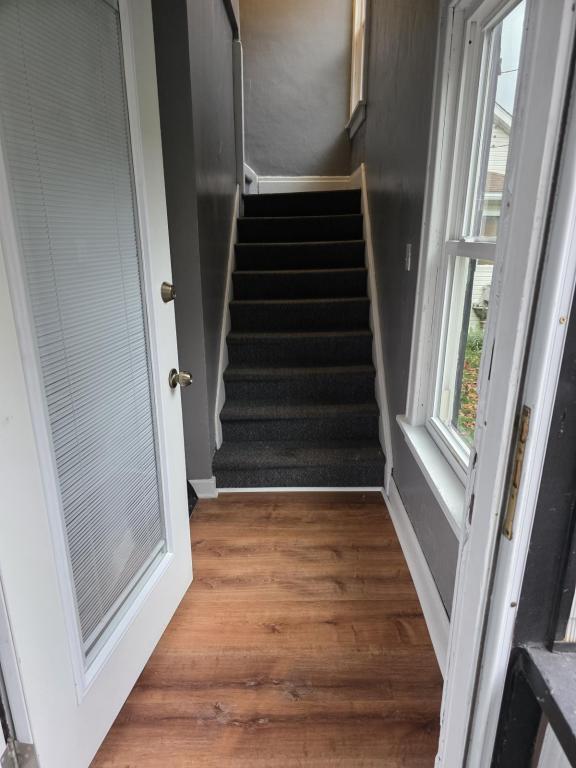 Building Photo - 128 Miller St